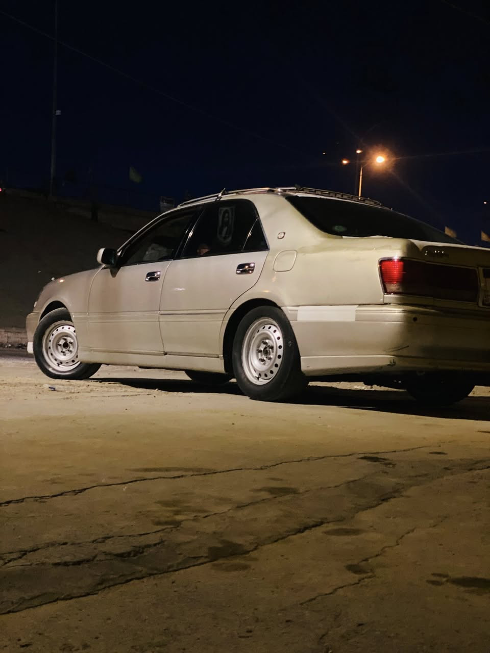 السلام عليكم ورحمه الله وبركه ملكه موديل٢٠٠٠ السياره بيه ضربه جاملغ خلفي فقط بسمي اصوليه مكفوله منل كص ونقل جثه  شراي تصل *********** متواجد علفيس
