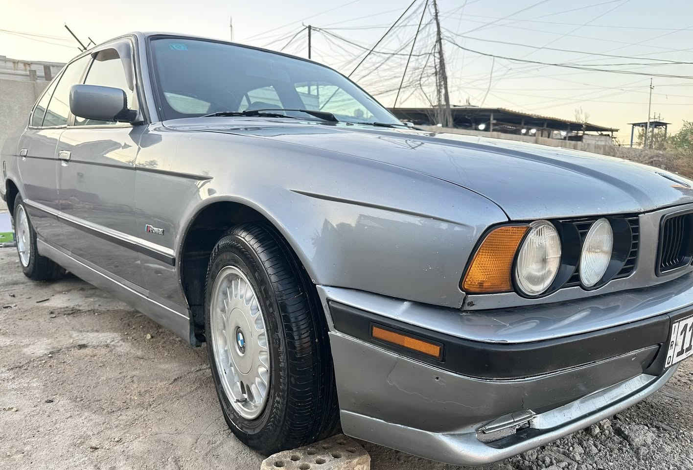 لسلام عليكم 
للبيع او مراوس  كاسح 
حجم 525  مكينه 28 كير عادي
تخم تاير اندنوسي 
تبريد شغال 
صدر  خير من الله 
رقم بغداد. باسمي السياره 
سعر 58  و بيها مجال 
رقم الهاتف *********** عنوان بغداد حي العدل
