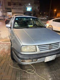 سيارة ڤينتو موديل ٩٢ سيارة جاهزة وشغالة مافيها نقص تبريد شغال محرك گير...