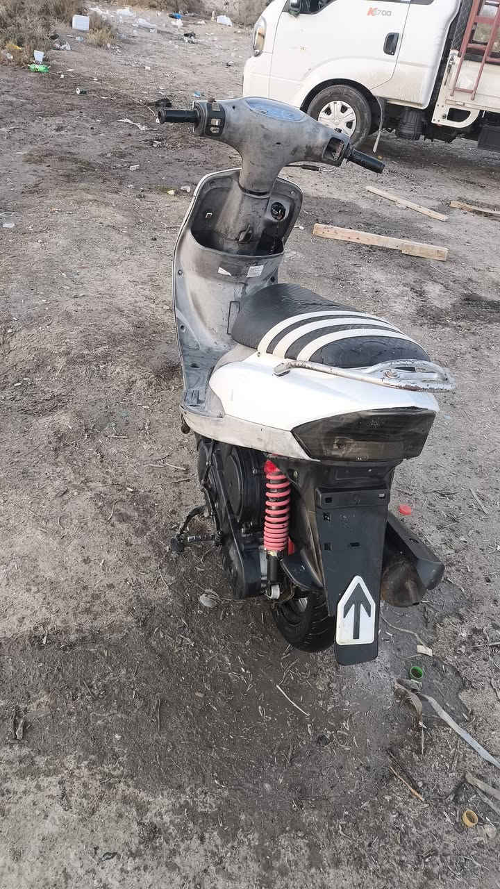 ماكس قجمه رمبه ما مفتوحه هندر كهربايات
كله شغال دراجه بلاديه 49 دراجه حلوه وكامله لا دخن ولا تنقص ومختمه دراجه السعر 700 وبيه مجال  العنوان (كرمت علي) رقمي ***********
