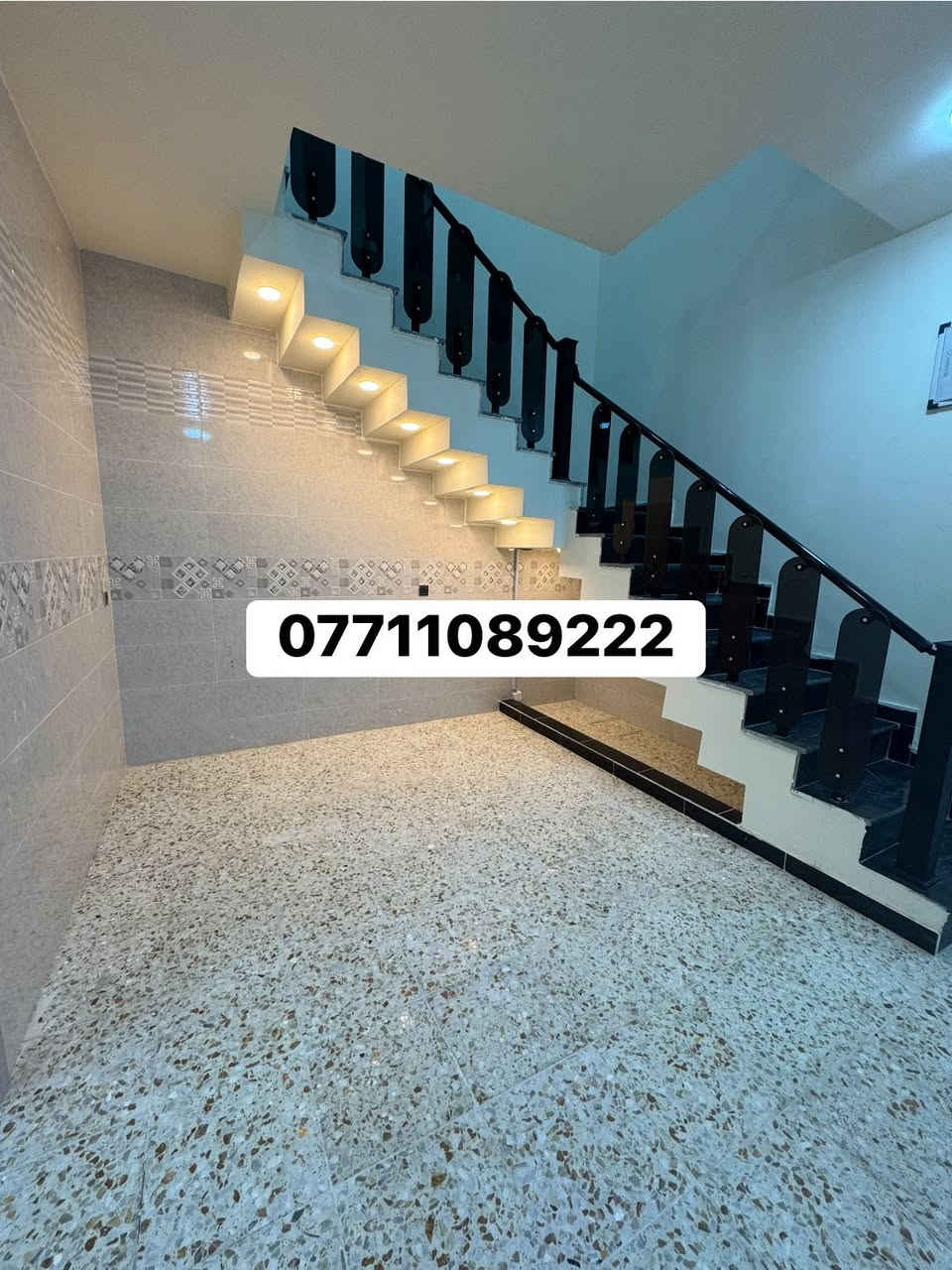 السلام عليكم 
للبيع 90 متر واجهة 6 نزال 15 
بناء حديث جاهز للسكن 
يحتوي على صالة ، مطبخ ، مناور 
صحيات 2 ، غرف نوم 2 ، بيتونة ، سطحين
موقع بغداد حي الري قرب شارع قطر الندى 
للاستفسار الاتصال على الرقم التالي 
*********** متوفر واتساب
