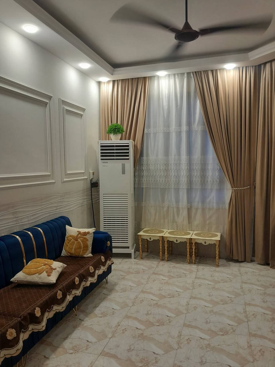 بيت للبيع طابقين 🏠 مساحته  130متر بناء حديث ✅

طابو صرف  ✅ بسعر مناسب 

الطابق الاول يحتوي على غرفه نوم وكنيدور واستقبال ومطبخ وصحيات داخليه وخارجيه  ✅

الطابق الثاني يحتوي على غرفتين نوم وكنيدور وصحيات ✅

الموقع 🌏 شارع 80حي الشهداء خلف مستشفى المستقبل  بفرعين ✅

الاستفسار الإتصال بالرقم  ‎***********متوفر واتساب ✅
