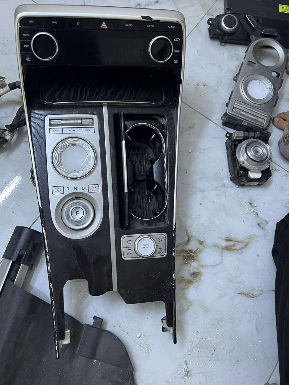 ‏سلام عليكم أي شيء تريده من قطع غيار جينيسيس يجي واتساب***********
