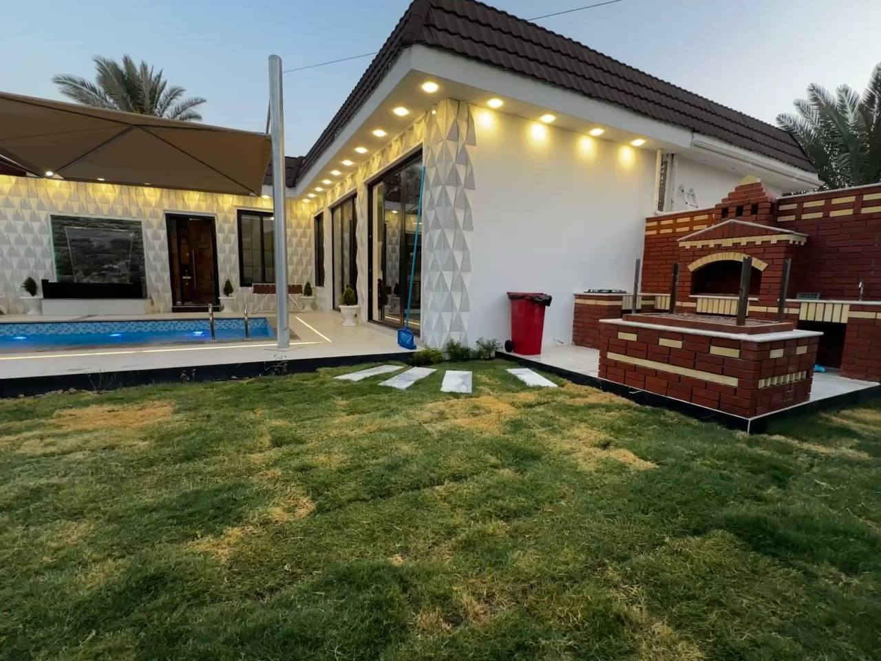 السلام عليكم...مزرعه استثماريه للبيع مساحه ربع دونم 625 متر مساحه البناء 120 متر المزرعه بناء درجه اولى تحتوي على غرفه عدد 2 وصاله واستقبال مع الاثاث كامل وتحتوي على جلسه خارجيه جاهزه للاستثمار موقع جدا ممتاز....الدوره البعيثه نزلت جامع حاجه ابتسام موقع جدا ممتاز وراقي شارع الفلل ..هاتف ***********/‏‪***********
