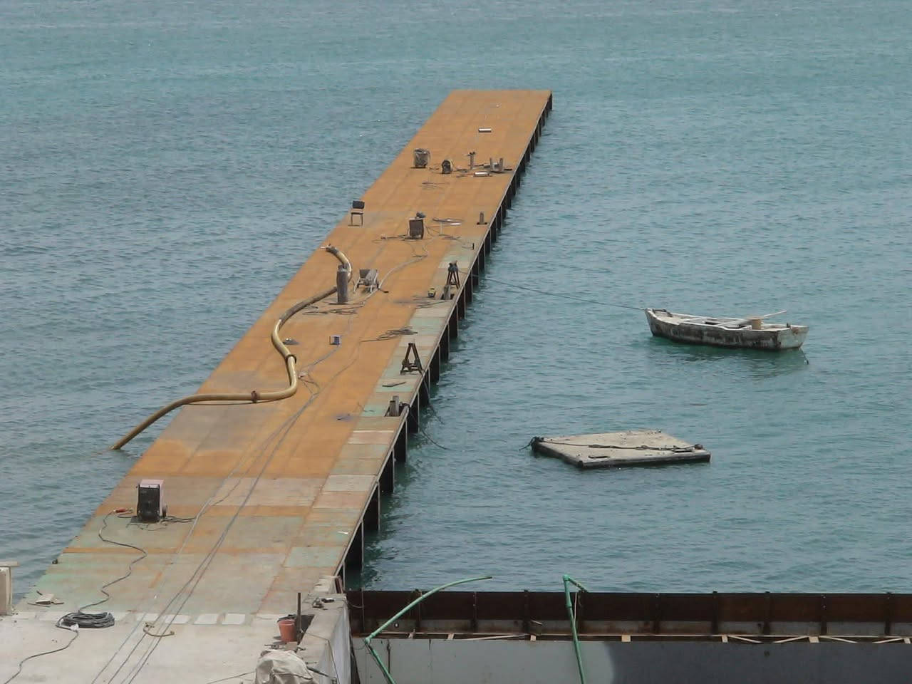 سلام عليكم عملي طرق ركائز بجميع انواعها وتنفيذ الجسور الحديديه واعمال الميكانيك الاستفسار أتصل على الرقم ***********
