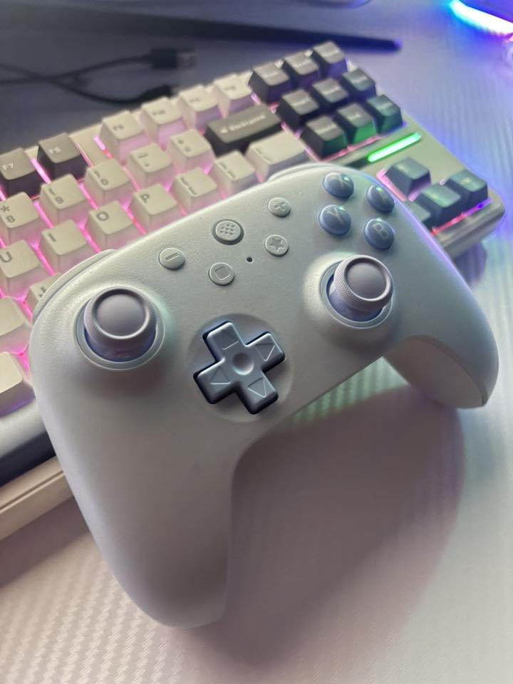 يدة كيمنك وايرلس للبيع جديدة ممستعملة
بدون كارتونه فقط يدة وكيبل 
يدة وايرلس 
ب 30 الف 
 بغداد. ***********
