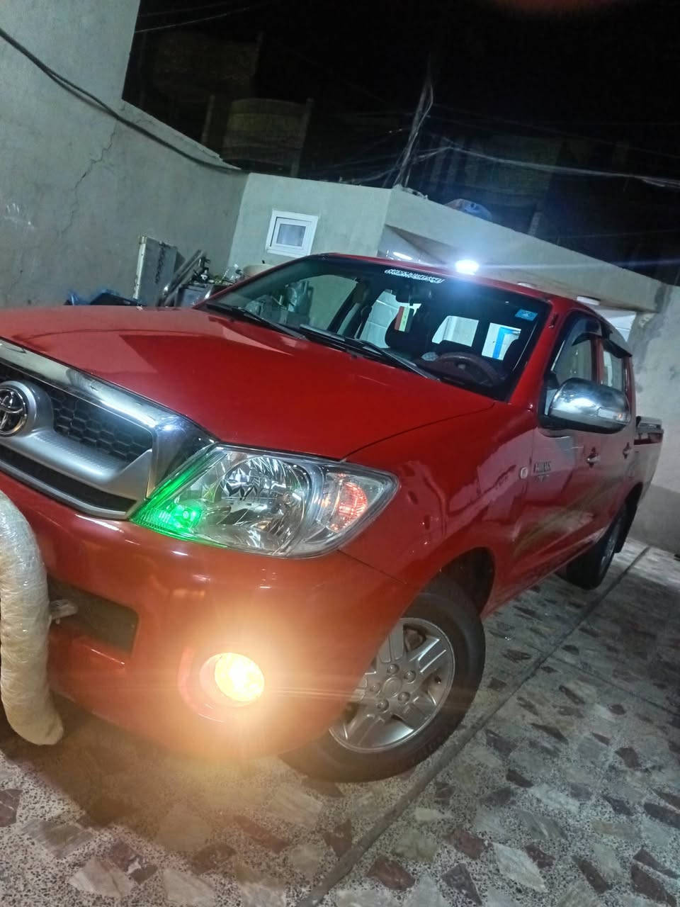 سلام عليكم للبيع بيكم هايلوكس .2010 كويتي. اصل .رقم بغداد Eجديد ..  السياره مكفوله من الضربه والكص والتبديل 
والصبغ عده شويه بل باب. و.  وره راكب من جوه فقط ....
مكينه وكير جدد ..              صدر امامي و خلفي جديد ...
تخم تأير جديد ...   دواخل شركه جديده.   . شاصي 19 ..
تبريد ثلج .🥶.                 كهربائيات كله شغال 😎 
سياره جاهزه خير من الله. مال بيت ..      مكاني بغداد ❤️
📞الرقم ***********.        تحويل مباشر بسمك 😇 
غير متواجد عل نت 😉.             اتصل واني خادم 😇
