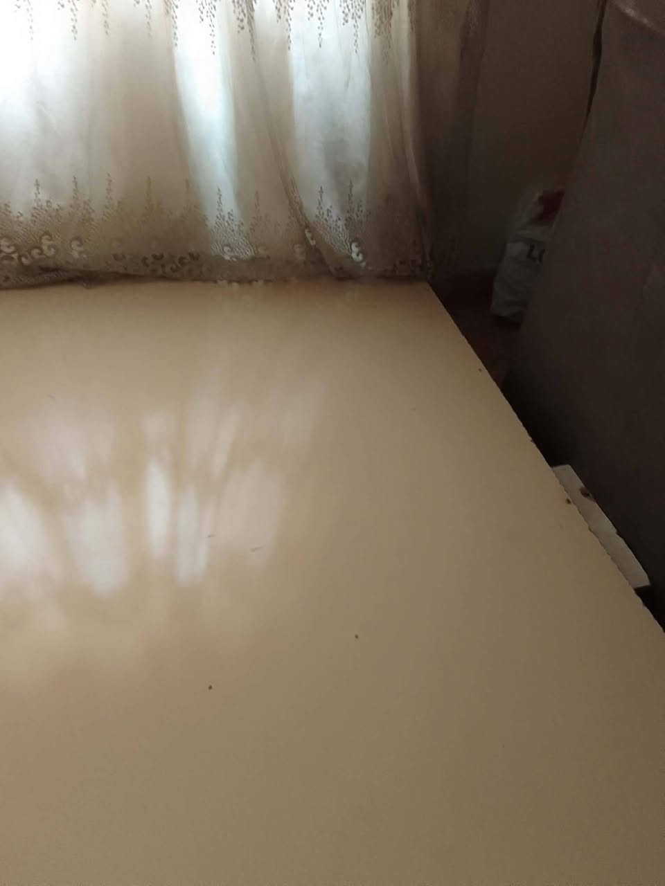 للبيع غرفة نوم تركية نظيفة وتصميمها حلو، السعر المطلوب 200 ألف دينار وبيها مجال بسيط للشراي المعتمد. الغرفة كاملة وجاهزة، بس للأمانة الجرباية بيها ضرر بسيط بأحد الأركان (موضح بالصور) وما يأثر على الاستخدام. العنوان: الكاظمية المقدسة، الغرفة سعرها جداً مناسب مقارنة بنوعيتها التركية. اللي يحب يستفسر أو يجي يشوفها، يراسلني خاص وتدللون.


**إذا كنت صاحب هذا الإعلان وتريد حذفه لأي سبب، رجاءا أرسل رسالة إلى الدعم الفني**