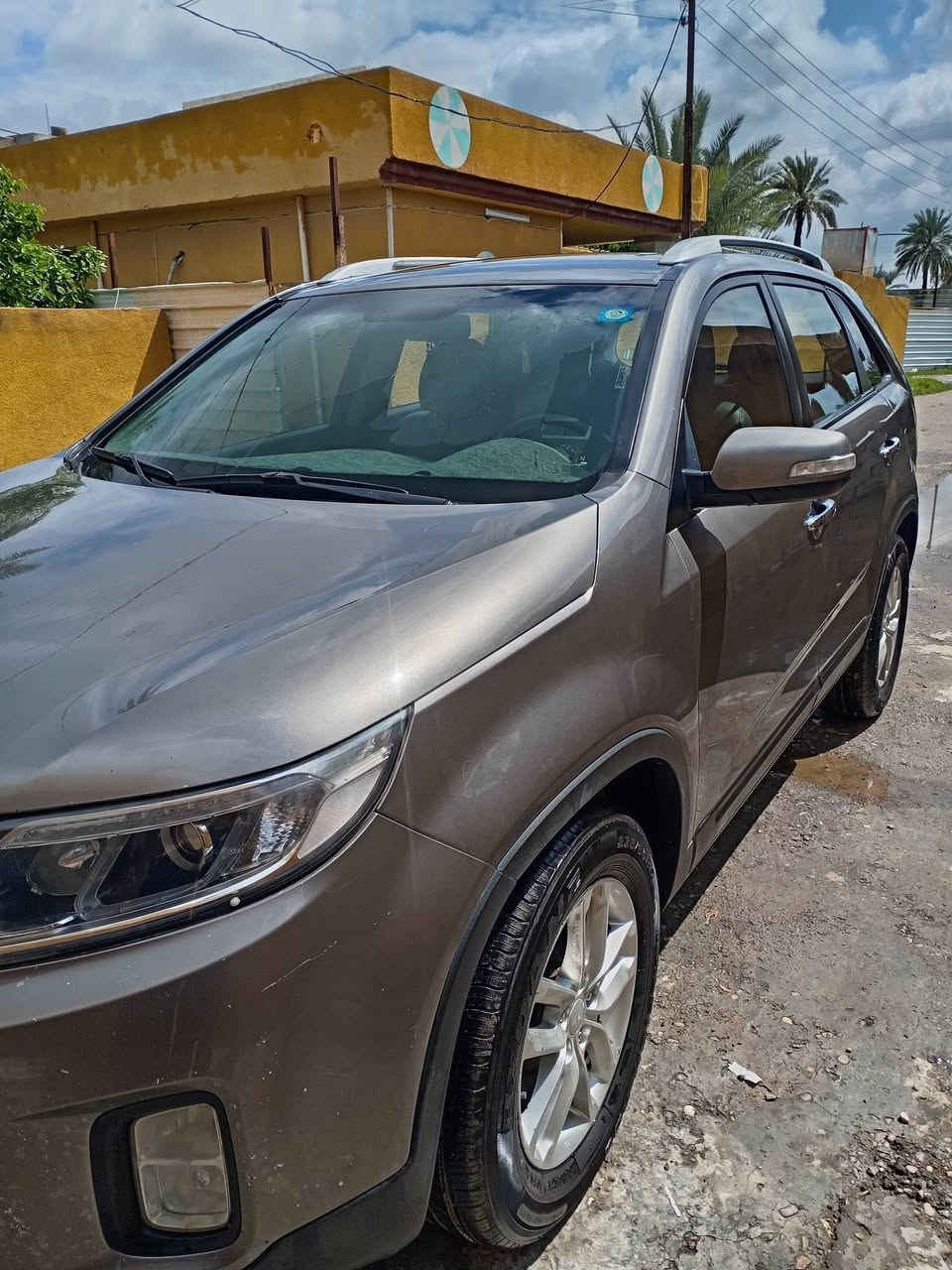 السلام عليكم كيا سورنتو موديل 14وارد امريكي 
كير محرك فول السيارة رقم بغداد حادثه بس دعاميه اماميه فقط ومكفوله كفاله  ماشيه 109 الف حقيقي 
تخم تاير مكينه مامفتوحه ناعمه وحلوه السعر 145 وبيه مجال مكاني بغداد المشاهده رقم ***********
