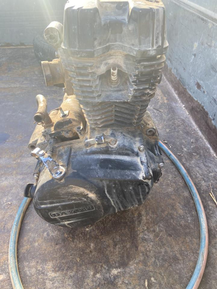 محرك دايوان دبل واحد مال تفسيخ نضيف فقط يبخر ب75 وبيه مجال ***********
