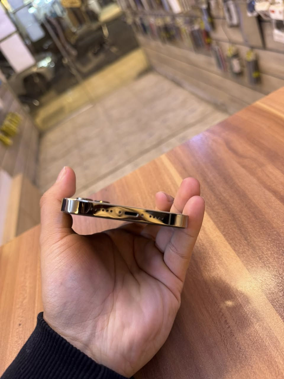 14 برو ماكس ماستر لون مميز مال 16
ذاكره 256 
بطاريه 84‎%‎ 
بي قطع اصليه تفصيخ تقره مستعمله مال جهاز ثاني
بي ضمان سبوع فحص وين متريد مابي اي خلل كله شغال
السعر 750 الف
مكاني الشعب ***********
