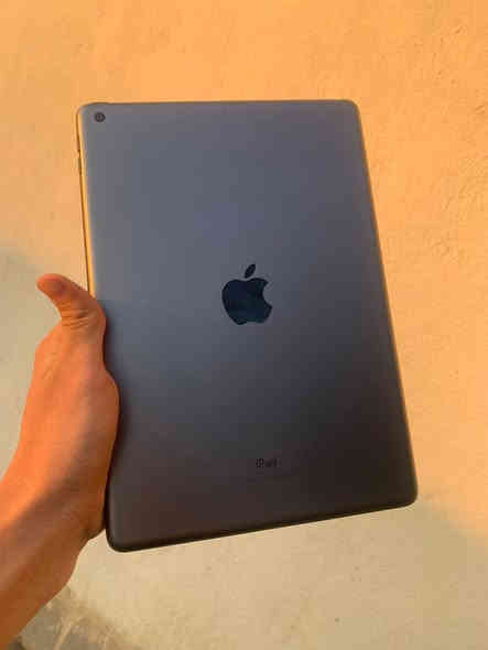 السلام عليكم
ايباد 9📲

ذاكره64💾

بطاريه85🔋

الايباد نضافه100%
زلغ مابي.

بدون ملحقات.

السعر250وبي مجال  قليل للشراي💵

***********
