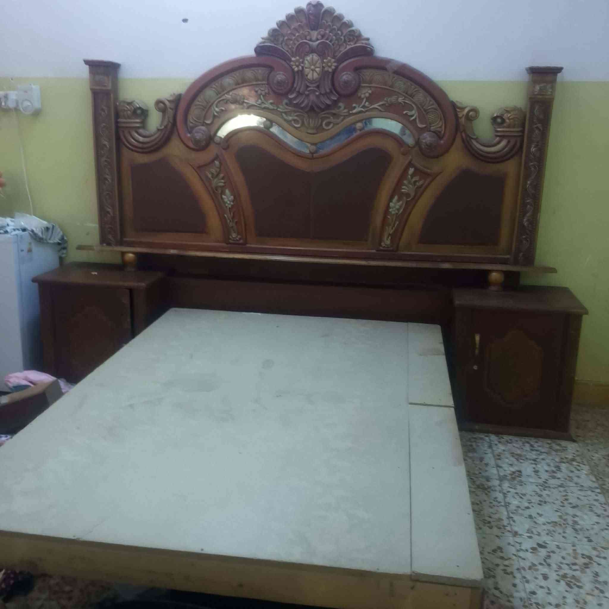 غرفة نوم للبيع جديدة 350 وبيها مجال 
***********
,
