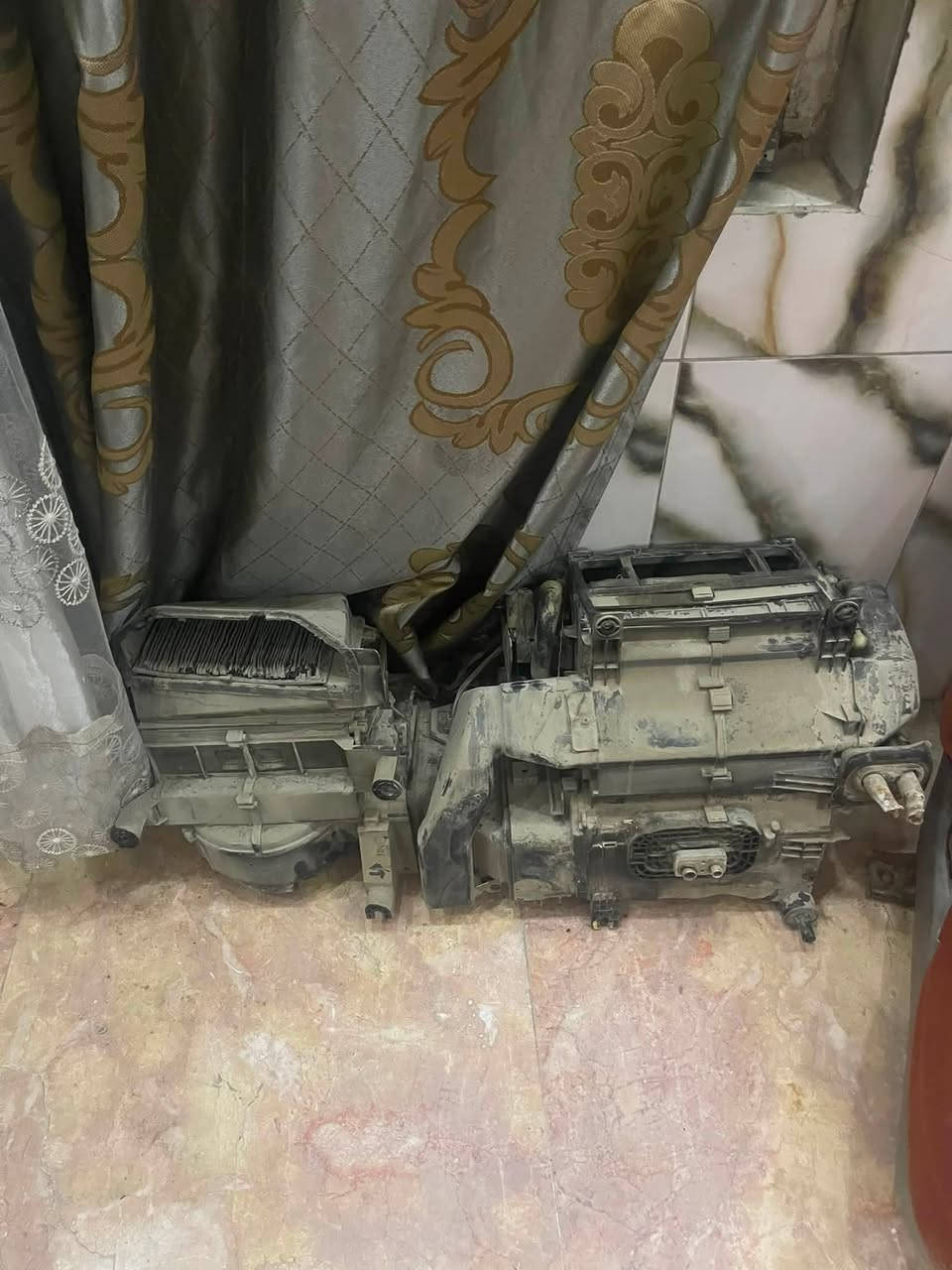 للبيع أدوات شيري A5 تخم كشنات نظيف  جداً ب ٧٥ الف  تخم بطانة تكم داخلية كاملة ٢٥  مظومة تبريد داخلية كاملة مع الفريز و الفان ٥٠ الف مكاني بغداد الشعب ***********
