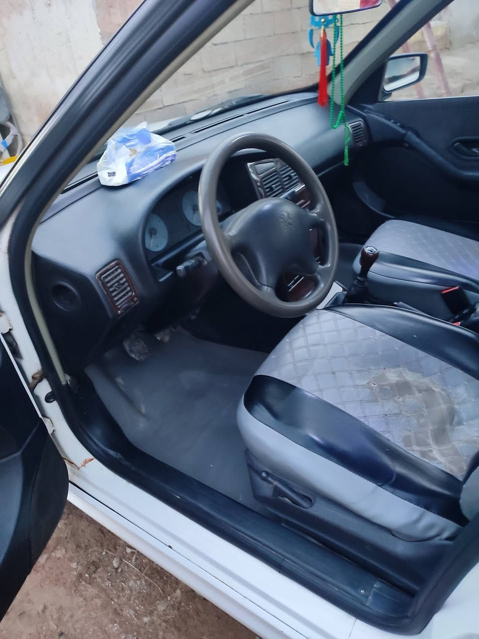 السلام عليكم ورحمه الله وبركاته سياره للبيع بيجو بارص تخم تاير سنويه مجدد ٢٧ تبريد شغال رقم بغداد مشروع وطني تحويل مباشر سياره خير من الله *********** شراي يتصل بي خير ويدلل
