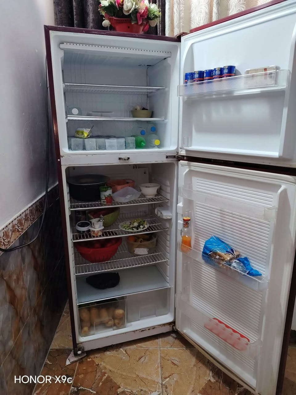 الثلاجه الحمره ٢٥٠ الحجم الكبير
الرصاصي حجم وسط الحافظ ٢٥٠
كنتور تركي بابين السعر ٧٥
عربانه معوقين ٣٠ الف 
بلاجكتور الماني ويا سيار ١٠ متر يشتغل علمولده سعره ٦٠ 
حي الجامعة قرب فلكه السيطره 
*********** 
متواجد واتس اب

