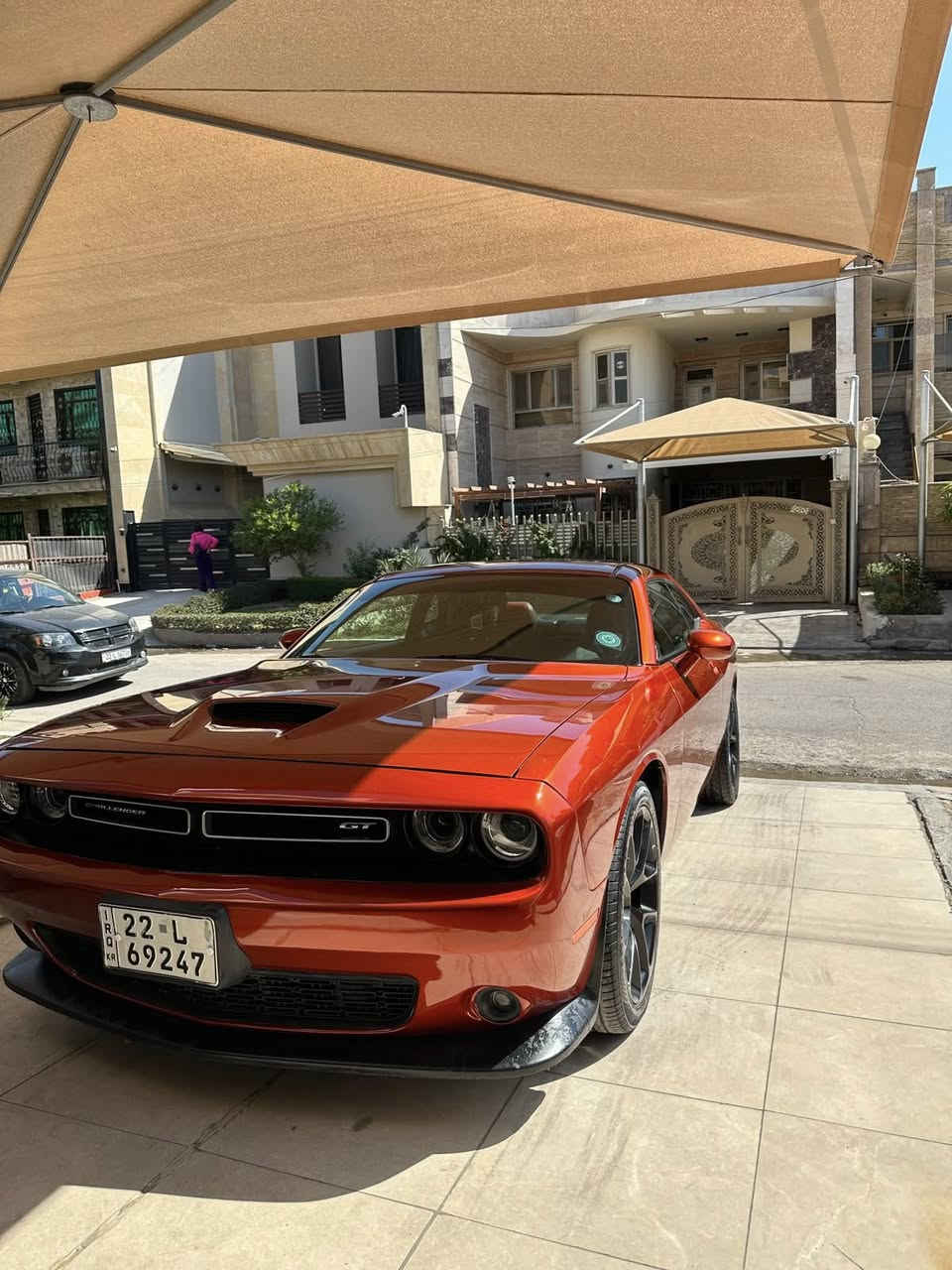جالنجر 2021 ( خليجي هارلم)
الفئة GT اللون مشمشي 
رقم اربيل باسمي  
ماشية ٤٥ الف ميل
محرك ٣٦٠٠
فتحه سقف 
شفتات ستيرن
بصمه تشغيل عن بعد
منظومة زنون اصلي
داخل احمر اصلي
كير ومحرك مكفول
السياره بدون ايرباكات 
السياره بيها بارد وتكحيل ومشتغله PDR
السونار موجود بالمنشور
مكان السيارة بغداد الاعظمية المقبرة الملكية 
رايدها دفترين و ٣٠ ورقة 
رقم الهاتف ***********
