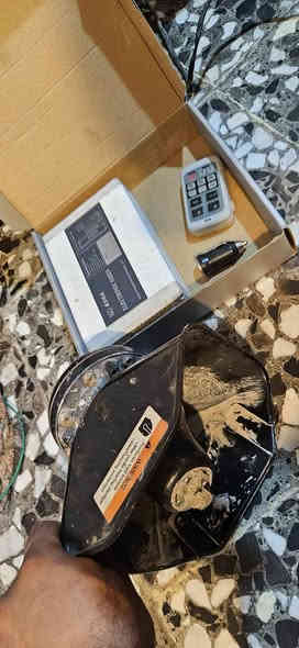 السلام عليكم ورحمة الله وبركاته 
صافره مودرن وسماعه ٢٠٠ واط اخت الجديده السعر ١٢٥ الف العنوان بغداد 
*********** بغداد
