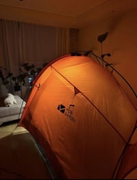 تُعرف هذه الخيمة باسم Mobi Garden Light Knight 3 Deluxe، وهي خيمة احتر...