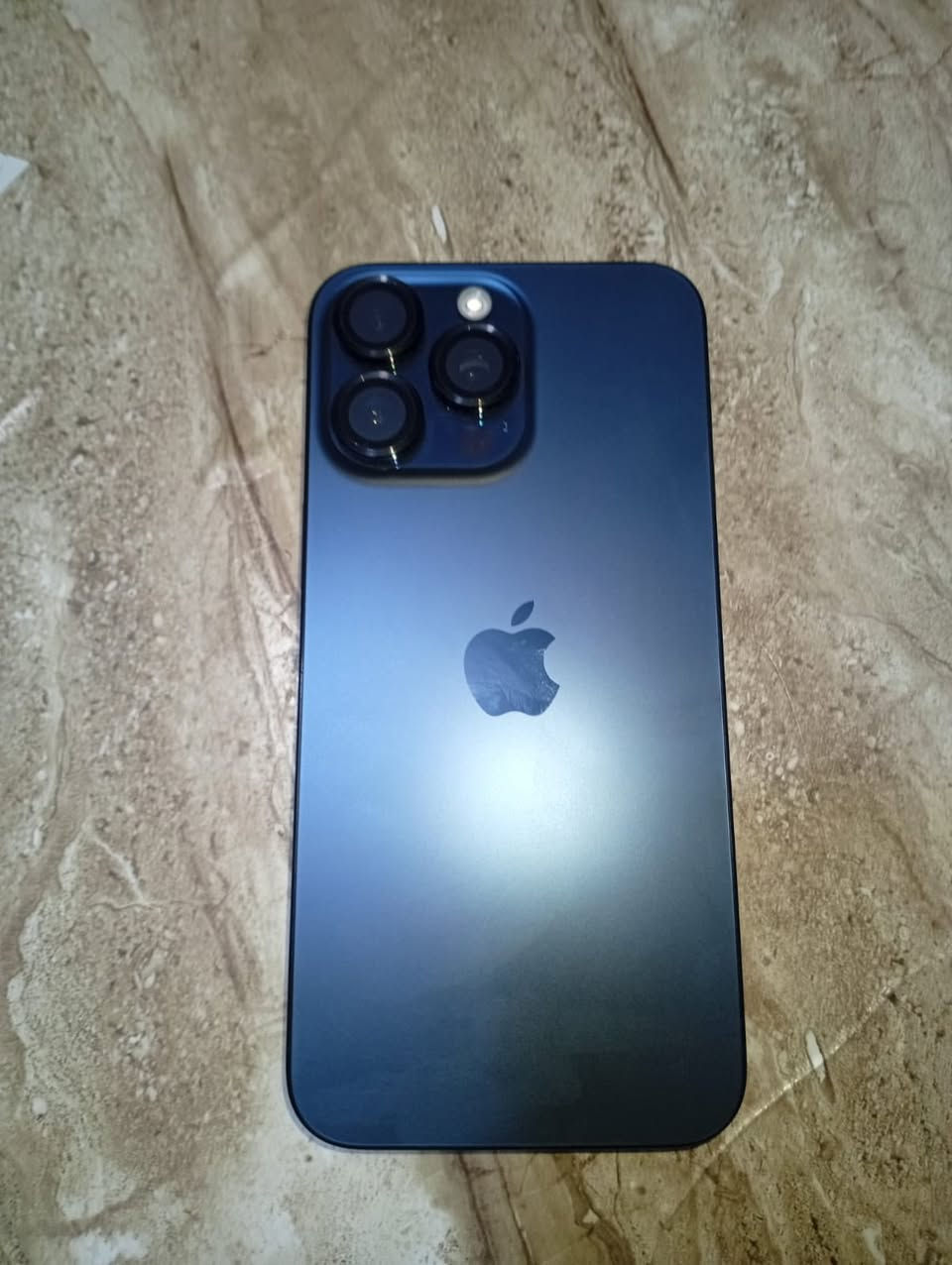 سلام عليكم 
آيفون 15برو ماكس شرق اوسط ذاكرة 256. عدد دورات الشحن 89 بطارية 98 تلفون جديد غراضة موجودة كامله كارتونة +كيبل شاحنة تلفون مصار هواي من اشتريته جديد بمعنى الكلمة سعرة مليون و200 وبي مجال بسيط 
***********
