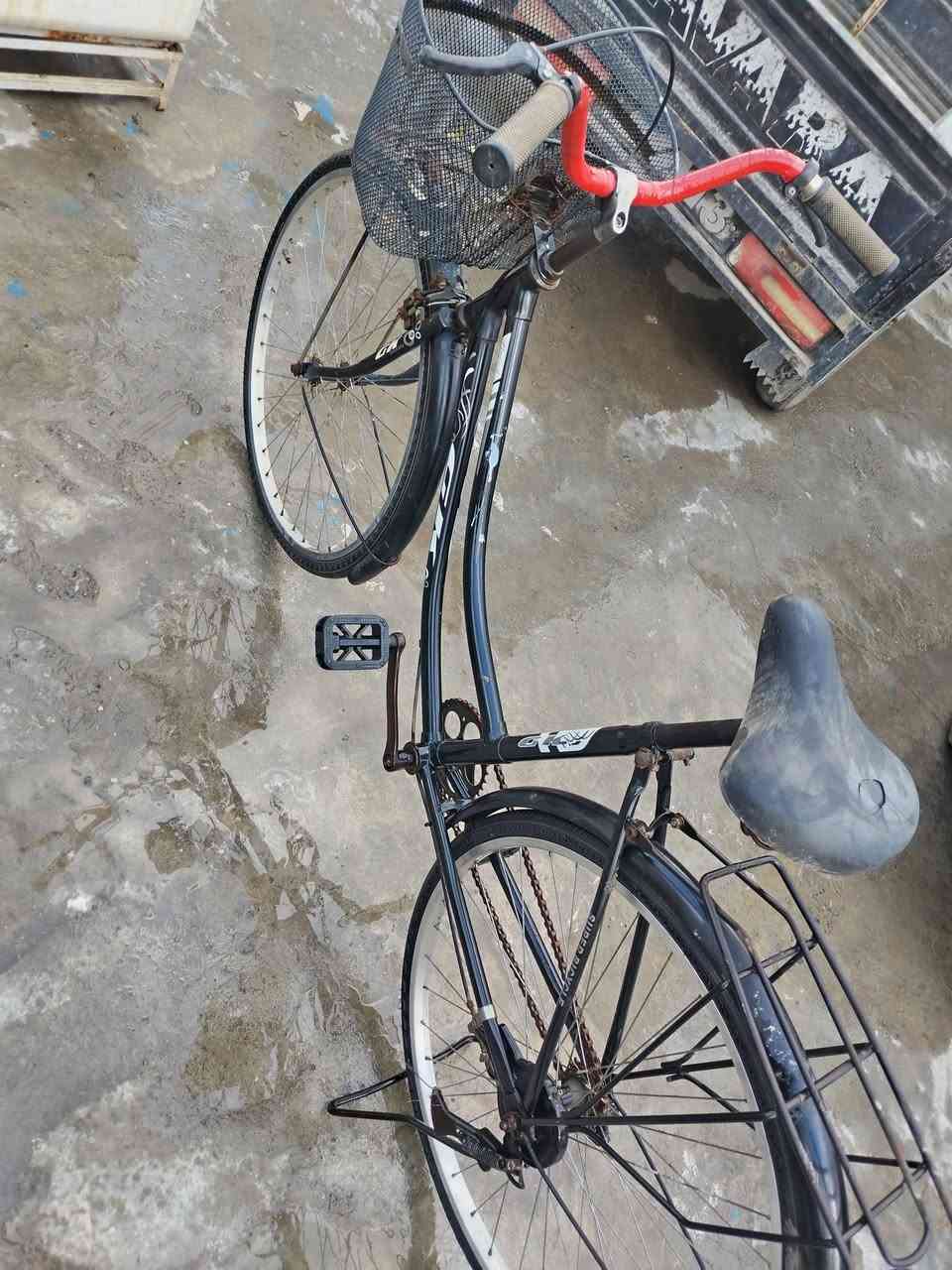 بايسكل ياباني نضيف لوك تايرات جدد بريكات كامل مابي اي عيب السعر 45 للتواصل ***********
