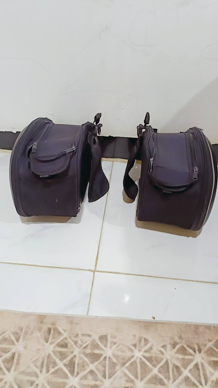 جنط رحاله قابله للتكبير و للتصغير حاملة اضوية ليليه  نضافة 80٪ سعرهن 40 وبيهن مجال لل استفسار ***********
