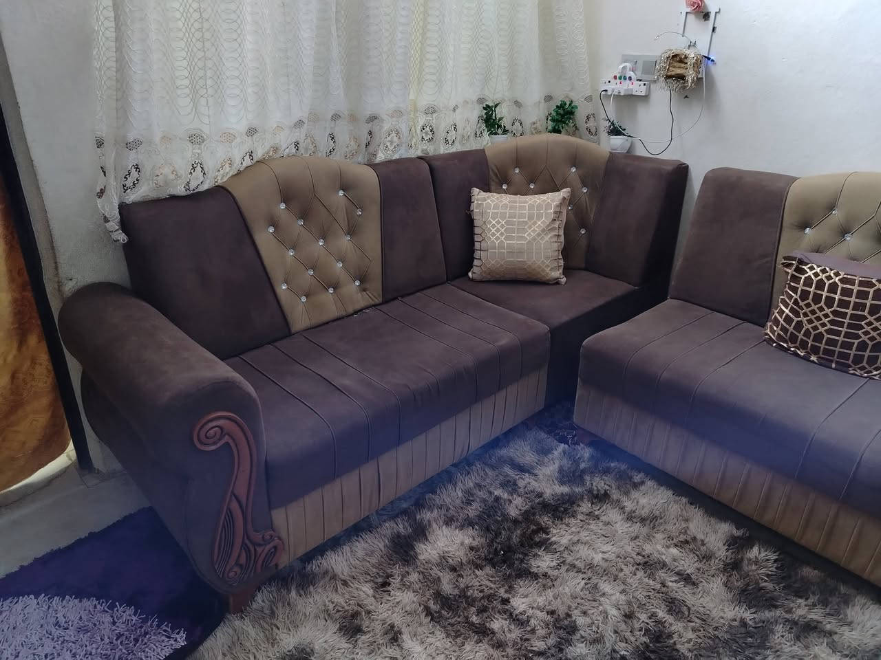 قنفات للبيع تركي ويه مخدات 8امتار سبعه قطع نظيفه السعر 170 الف للتواصل ***********
