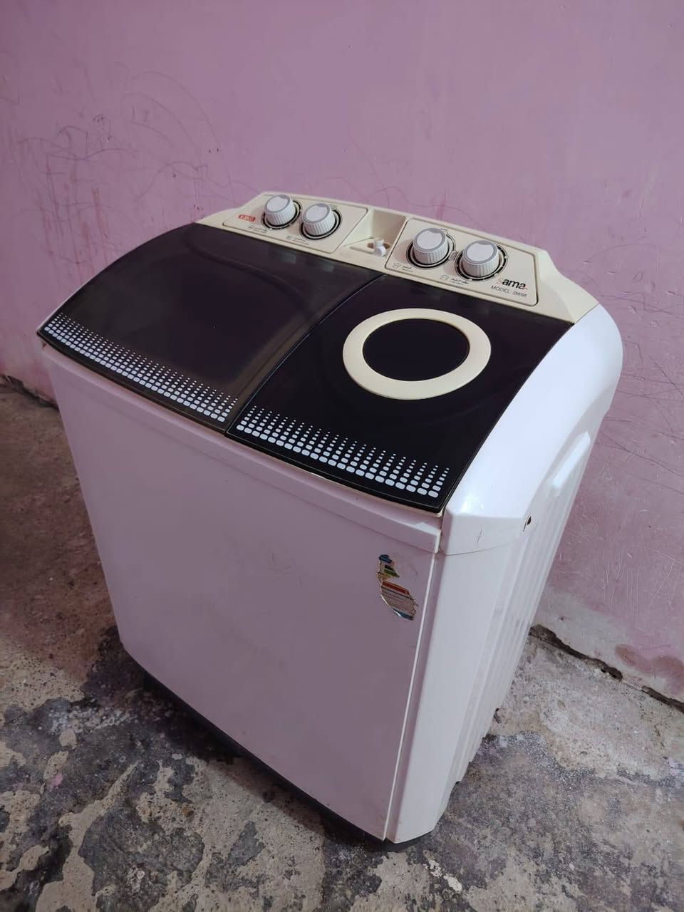 غساله نضيفه عل فحص
ماخذينها ب 250 سعرها 140  وبيها مجال
***********

