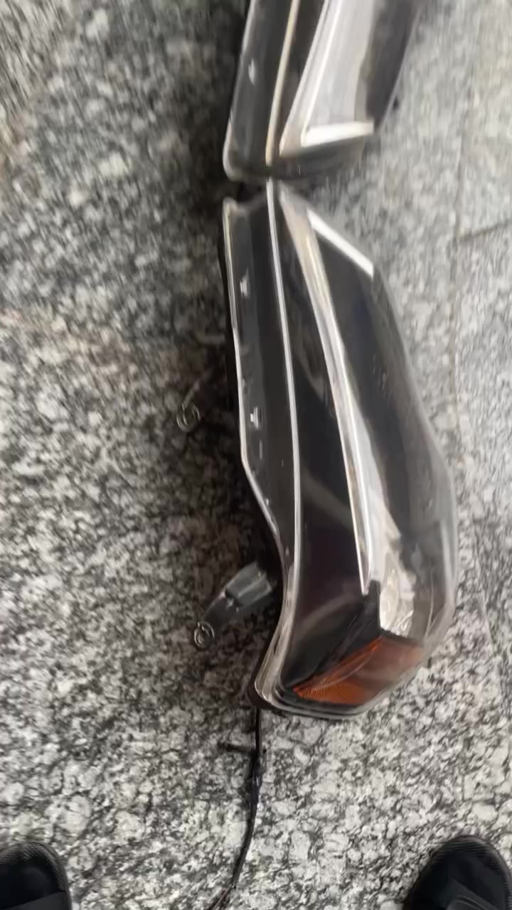 لايتات فورنر من ٢٠١٠ الى ٢٠١٩
تك يسره بلادي سعره ١٠٠ دولا  
وتك يمنه تحاري NYF سعره ٦٠ دولار 

تريدهن زوج ١٥٠ دولار وبالعافيه
للاستفسار//***********
