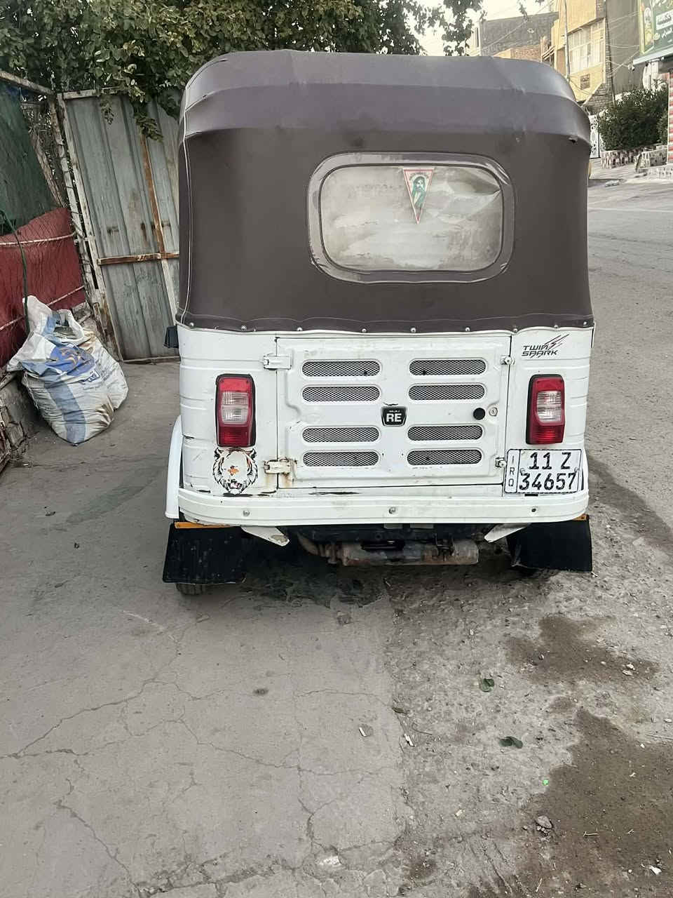 سلام عليكم تكتك ٢٠ شهر ١١ مرقم وبسمي تكتك جاهزه محرك مجفت شركه بيها طخات موضحه بلصوره كهربائيات كلها شغاله مناقصه شي مال شغل تكتك عضمتها حلوه نصبه كاعده تخم تاير سفريات كامله بيها طخه بلغد ممصلح وبيه طخه بلصفه ولباقي مكفول اكسل ومحرك تجفيت جديد رايها ب٧و٤٠٠ وبيها مجال *********** خابر وتدلل بغداد البياع
