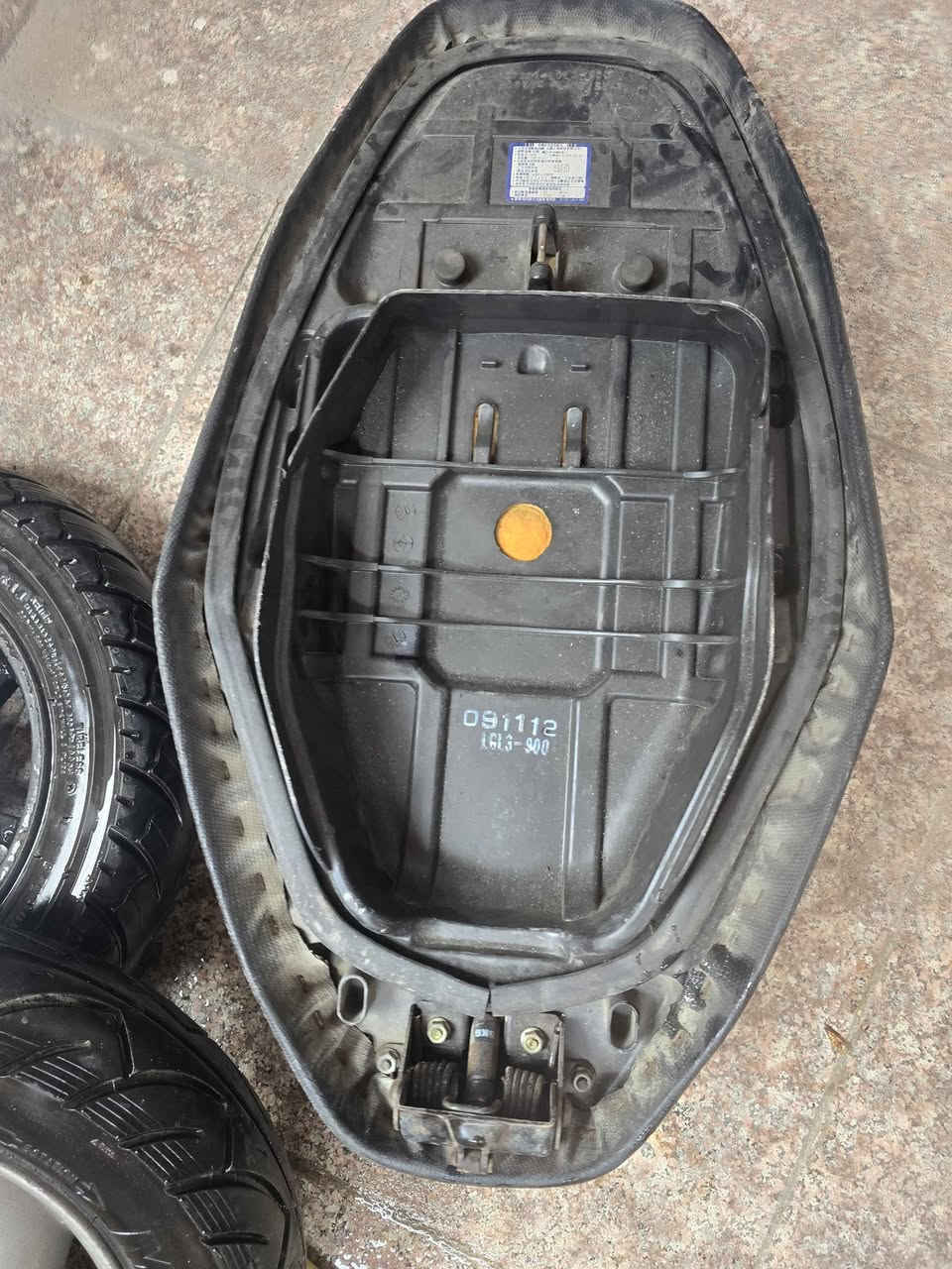 تايرات مع الويل باله اخو جديد  العد 3 كشن باله جديد
السعر  الكل واحد ب 25  سعر الكلي 100000 الف البصرة, العراق


**إذا كنت صاحب هذا الإعلان وتريد حذفه لأي سبب، رجاءا أرسل رسالة إلى الدعم الفني**