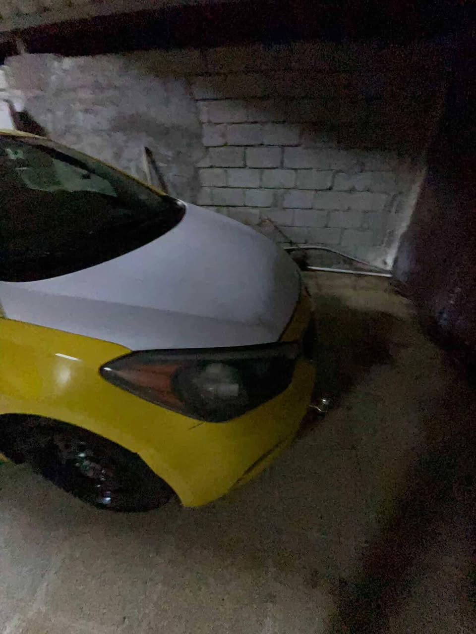 سلام عليكم
كيا فورتي موديل 2014 
السياره نص فول
 تحكمات ستيرن 
و مري شفط 
و اشاير بل مري 
وتدفئه وتبريد فقط نقص غاز  بيها
.كير مشدود مال حاويه وعل ضمان محرك نضام طاحونه خير من الله السياره لكن عوزها طوبات  جهه  اليسار بسبب الرفع الزائد للسياره من بدلت الكير طكن الصدر جديد بل كامل من المشط للدبل  للباقي قبل شهرين بدلته  وعوزها مجاول لان بدايه خربطه بيهه ما فاحصها تخمين فقط 
 تصليحات وبدل جاملغ اليسار و بنيد ودعامية بيهه لحيم شاصي طاك من جهه  الباتري بسبب الحادث لكن شي كلش بسيط 
الباقي كله رقم واحد فقط جاملغ ايمن مفتوح راجع عل بارد  مثل ما وضحه  بل صور
 وحادثها مقارب للصوره الموجوده 

ؤكلشي بل سياره كتبته رجائا اليتصل لا يكول شبيهه مابيها البيها كدامك
 كتابه وصوره 
السيارة بسمي المالك الشرعي الها 
هيئه مطلوبه 9 الاف وغرامه 200 الف 
العنوان مدينة الصدر 
السعر 95 وقابل للتفاوض ان شاء الله
الرقم ***********
