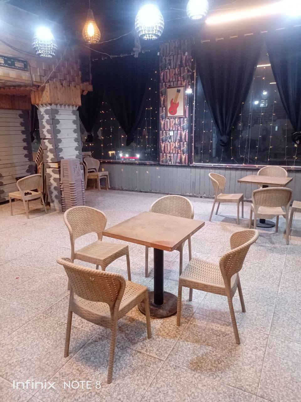 اسلام عليكم اعادة النشر بسبب الوعود الكاذبه كوفي للبيع صالتين طابق فوك المكان الشعب حي اور قرب سوق الصبح اسم الكوفي كيتار تحتوي 4سبالت 3كنتوري واحد جذاري +مبرده عملاقه دكتين بيها او صوبه كبيرا +3اباازمات +مجمده +عارضه . مطبخ +صحيات +تخم 64مقعد +ميوزه او كراسي  ايجار 700 سحب 100 بلشته 400بلصيف اشغل سبالت .باقي التفاصيل اتصل وتدلل رايدها 12 مليون مستعجل ع بيع التواصل مع ابو نرجس ***********
