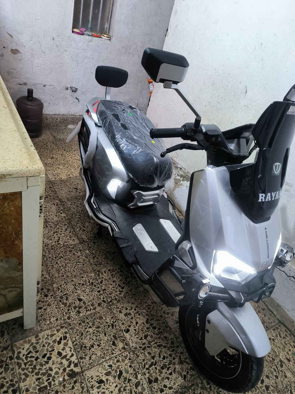 السلام عليكم دراجة صاعقة موديل 2026 للبيع سعرها 1200 بعدها يلنايلون ماشية 30 كيلو (يعني زيرو) و بيها مجال قليل مكاني بغداد الاورفلي رقمي ***********
