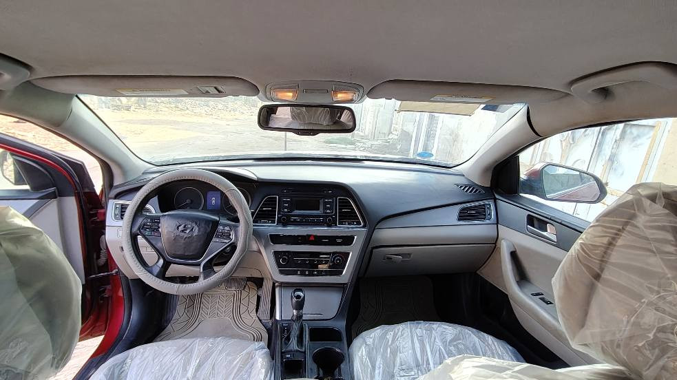 سوناتا 17 وارد امريكي مواصفات SE

مكينة 2400 
گير 6 سرعات 
مثبت سرعة 
مانع انزلاق
تحكم جهتين
تحكم صوتي
اضائة ترحيب
عداد الكتروني 
دواخل قماش
السيارة ضررها بنيد بامريكا مصلح نفسه وما بيها اي تبديل ( ليبل واحد )  شواصي ودواخل نضيفة 
وبيها بارد بالجاملغ بالعراق 
السعر 120 وبيها مجال 
السنوية باسمي 
التواصل على الرقم *********** النجف, العراق
