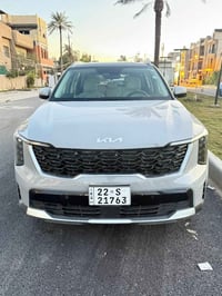 سورنتو امريكي موديل ٢٥ ماشيه 6 الف فقط  لون اسمنتي رقم اربيل بأسمي ترق...