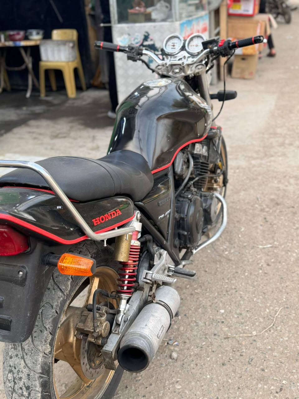 سلام عليكم
سيبي فور 400cc  جيل اول 16 ولف مكفولة من كهربائيات ومحرك وكير دشبول اشاير لايت عالي ناصي كلة شغالة مناقصهة شي اوراق كاملة سعر خاص او اتصل 🗣📲📞*********** مكاني ديالى جديدة الشط
