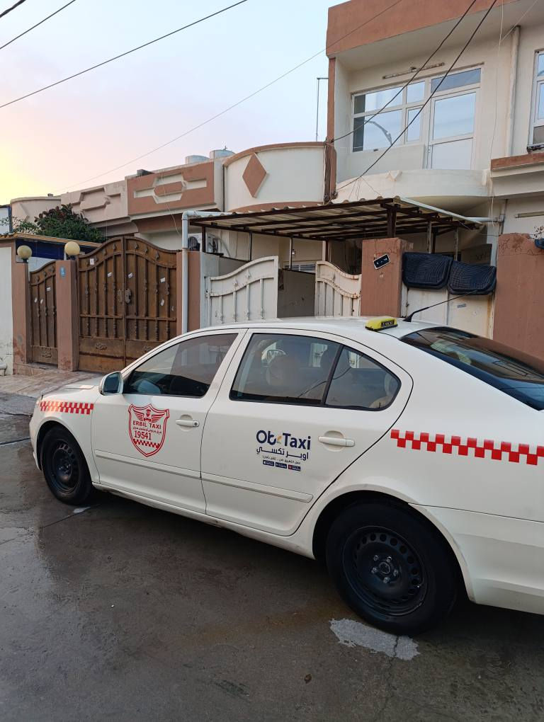 سكؤدا    مؤديل 2013.  گير   اتوماتيك 
3. پارچةى پيشى هةيتى كةميك ژورى گرتيه 
گير. و مةكينه و تةبريد و گةرمى مةزبووته 
كارةباى هةموو بةشةرت 
***********.       هةولير أربيل, العراق
