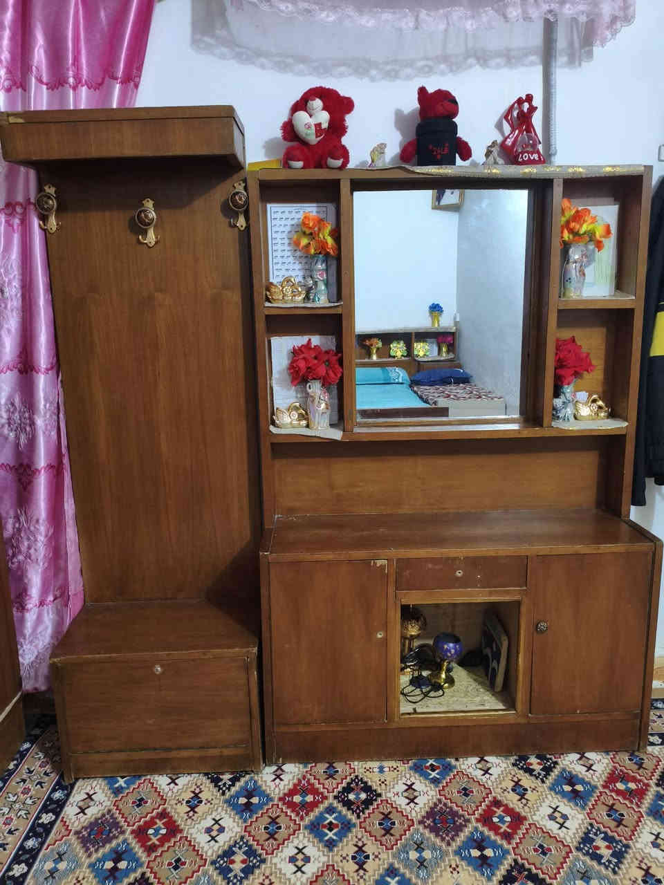 غرفه اخشاب للبيع ( غرفه ام 5 صاج ) سعر 550 وبي مجال كلش قليل 
و كنتور صاج ابو ٤ سعره 200 وبي مجال قليل
تواصل *********** وتساب او اتصال
