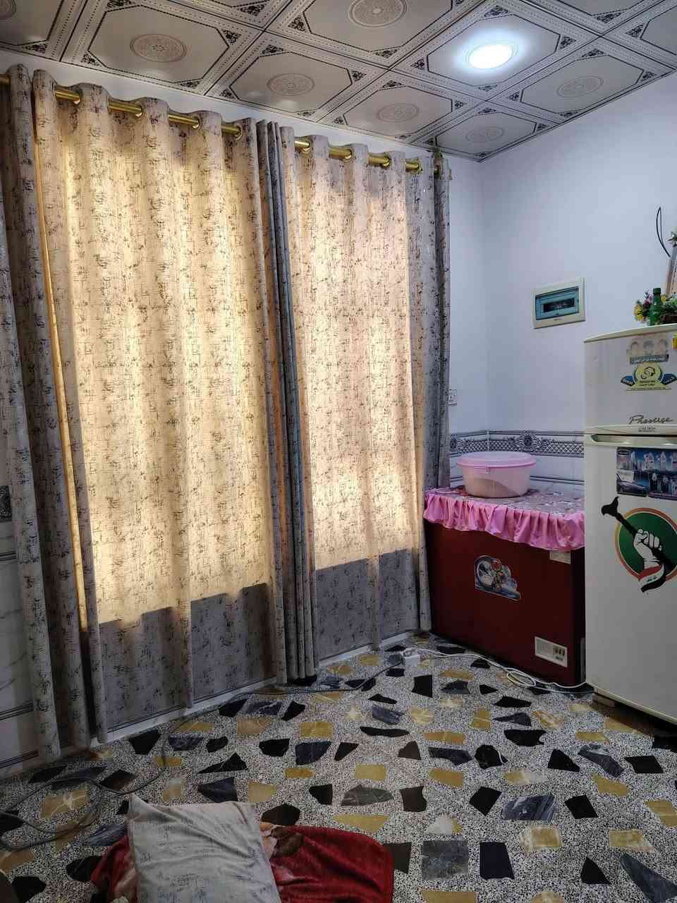 بيت للبيع
المساحه 100(10×10)
طابو زراعي سند 25
الموقع كوفه براكيه شارع لمعمل
مقابل مدرسه الشهيد علي الرماحي
بيت يحتوي علئ غرفه وصاله ومطبخ واستقبال وصحيات داخليه وخارجيه  والبيت قريب علئ شارع العام
الاستفسار ***********
