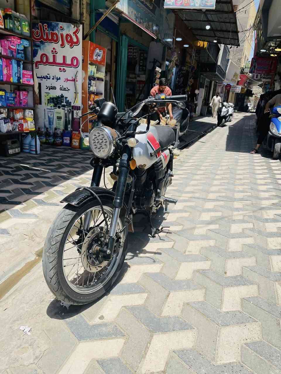 سلام عليكم لاتي2020 مكفوله اصولي اوراق للبيع سعر 875 وبيها مجال بسيط مكاني رفاعي ***********

