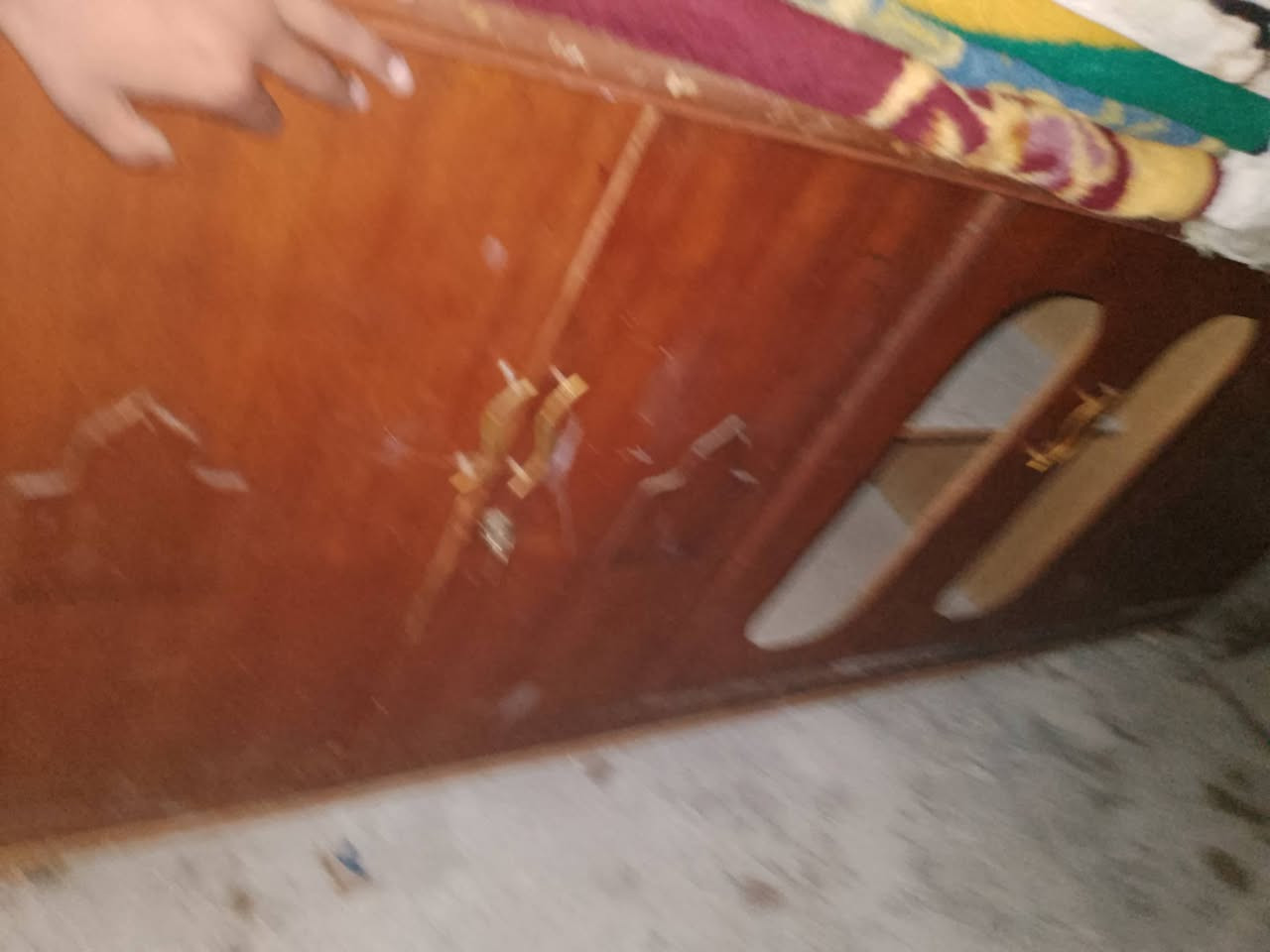 عليكم بوفيه كبير نظيفه الشراي يتصل على عنوان ديالى بعقوبه جسر الخرابات*********** /  سعر 60
