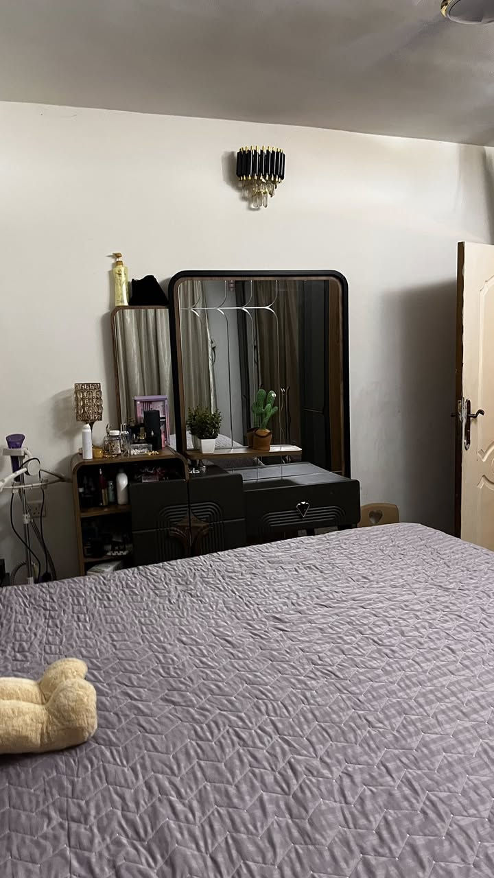 غرفه نوم تركيا للبيع مكان المنصور
نضافه 90٪ 100
6 ابواب سرير خزن 
مري ممتضرره 
السعر مليون 

+964 771 305 6665


**إذا كنت صاحب هذا الإعلان وتريد حذفه لأي سبب، رجاءا أرسل رسالة إلى الدعم الفني**