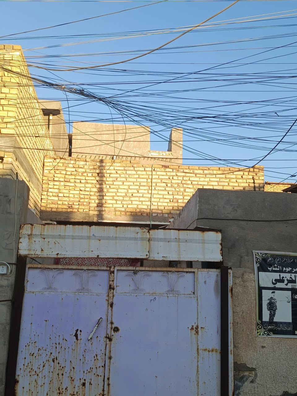 السلام عليكم
⚠️يعلن مكتب عراق السلام للعقار 
      عن توفر 
🏠 منزل للبيع ساحة 100م طابق ونصف
      قريب ع شارع ابو سمير ال 23
      مدخلين استقبل +حولي +وصحيات وغرف نوم
      الطابق الثاني غرفة نوم + صحيات
للاستفسار الاتصال على الارقام :
رياض التميمي
***********
لؤي التميمي 
***********
قصي التميمي 
***********
أو زورنا في مكتبنا مكتب (عراق السلام) للعقار 
العنوان : شارع جامع النور
اهلا وسهلا بيكم
