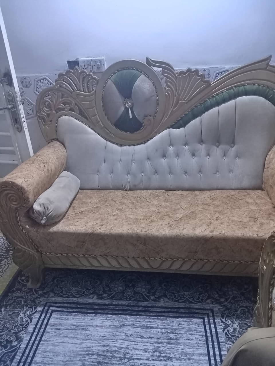 للبيع..
تخم رئاسي تسكام نظيف كلش اخو الجديد 6 مقاعد 3قطع ثلاثيه وثنائيه وكرسي

225قفل

مكنه كنطرة السلام شارع المدرسي 

***********
