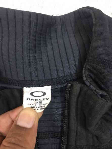 جاكيت اوكلي اصلي 
ماركه امركيه 
قياس M سعر 15
العنوان بغداد الجديده 
للحجز واتساب ***********
