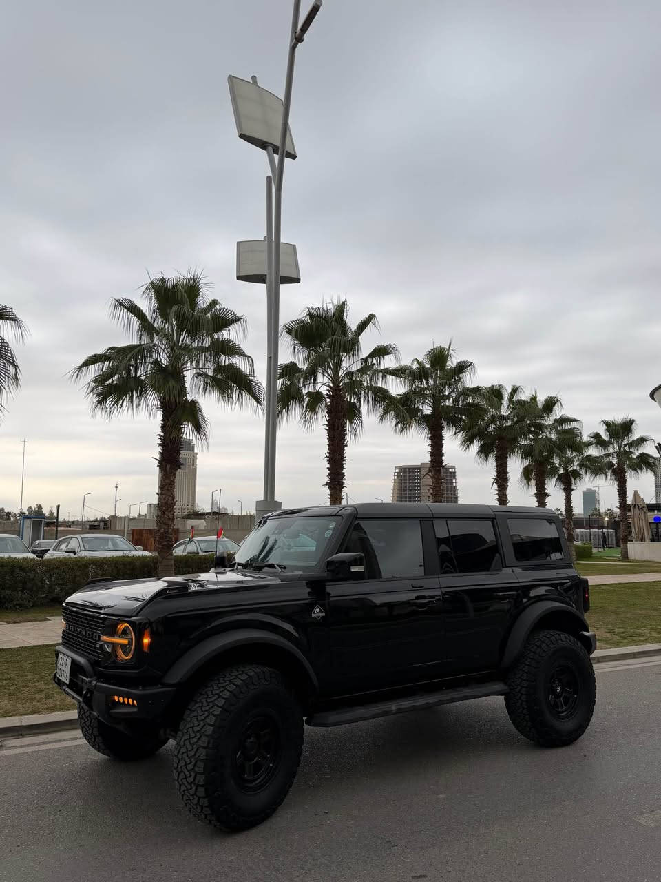 Ford Bronco 
Outer Banks ( V6 ) 
2023 
فۆرد برۆنکۆ ٢٠٢٣ 
فول مواصفات 
V6 
‎5 دوگمە 
‎5 کامیرە 
شاشە گەورە 
دەبل زەرد 
کوشن جلد سوورو رەش 
بیلاد لە ئەمریکا بلندکرایە
کتابی جام رەشی لەگەلە 
‎2 پارچە صبوغ 
داخلی نیتی 
12 mil رۆشتیە
لە هەولێرە سەیارەکە 
نرخی 🔥 ٣٥٥$ 🔥
*********** 
*********** أربيل, العراق
