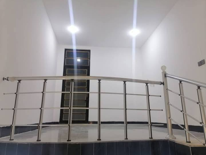 دار للبيع الرمادي شارع 40 قرب اثاث القند
طابو زراعي تحويل مباشر 
المساحة 200 متر 
البيت مجهز ب 6 سبالت 
***********
