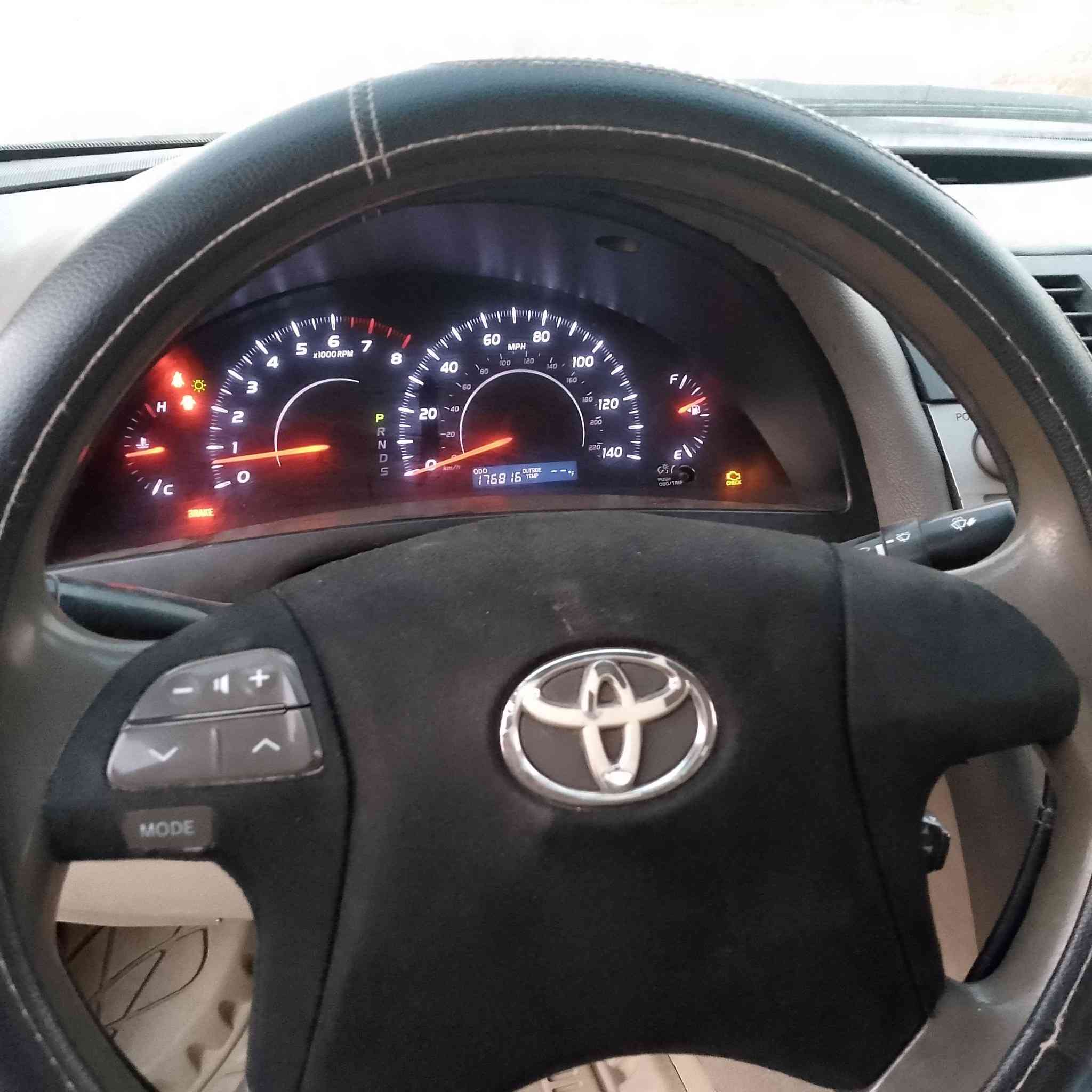 السلام عليكم تيوتا كامري للبيع موديل 2010 أمريكي سونارهه واظح مكينه كير تبريد  مكفولات تخم تاير صدر جيد كشن كهرباء باسمي السعر 98 ورقة وبيهه مجال للتفاوض للاستفسار ***********
