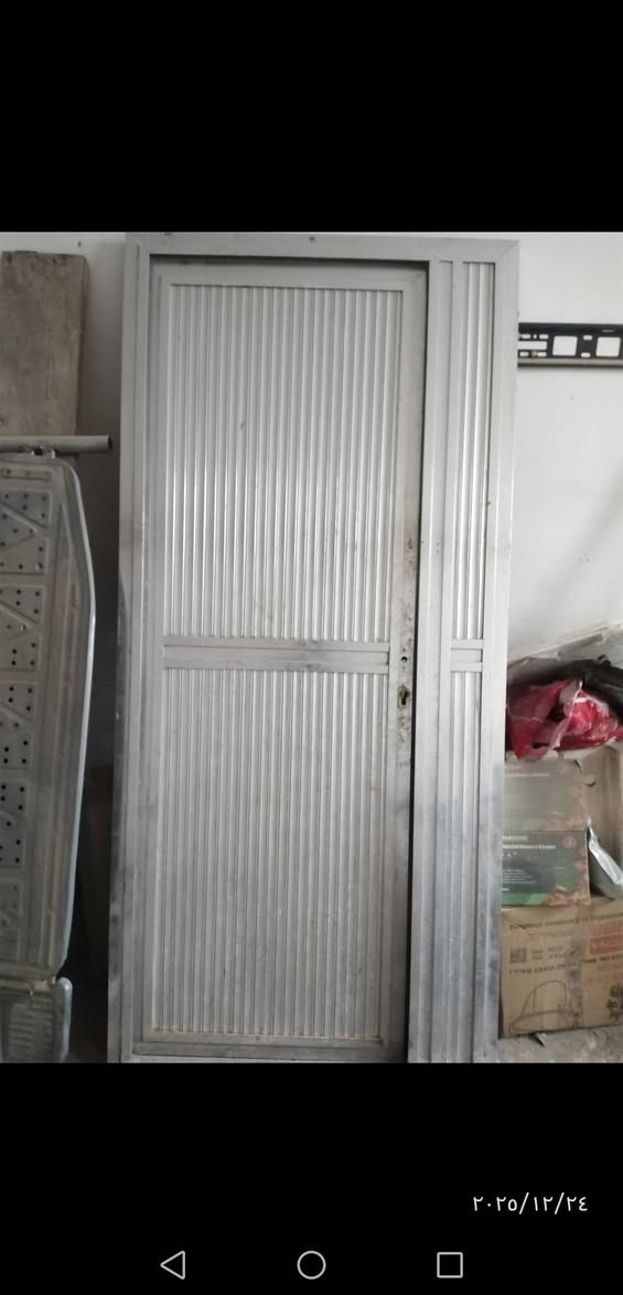 أبواب المنيوم قاصة للبيع. مع جرجوبة قياس ٩٥ في ٢٠٠  دبل جام ثقيل  مع كيلون قاصة  مع أبواب خشب ٩٥ في ٢٠٠ مع باب المنيوم ٩٢ في ٢ متر اتصال ***********
